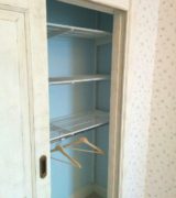 Встроенный шкаф-купе в детской комнате - фотографии